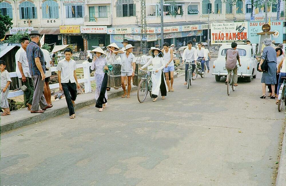 Chợ không chỉ là nơi buôn bán mà còn lưu giữ những giá trị văn hóa, lối sống của người Sài Gòn (Ảnh: Sưu tầm Internet)