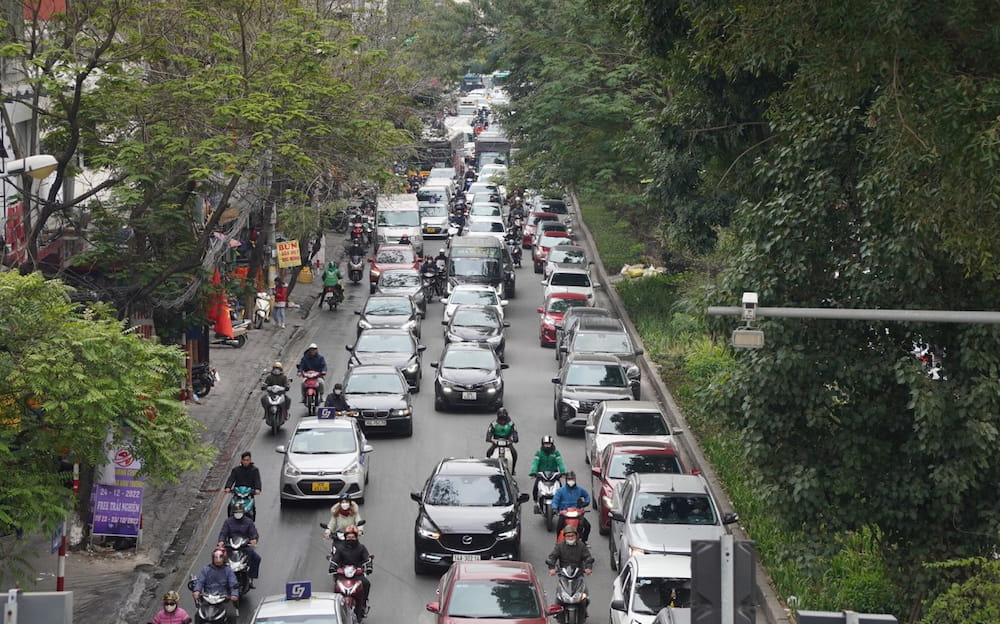 Ô tô là phương tiện thích hợp để di chuyển đến Thiên Phú Lâm với quãng đường gần 50km (Ảnh: Sưu tầm Internet)