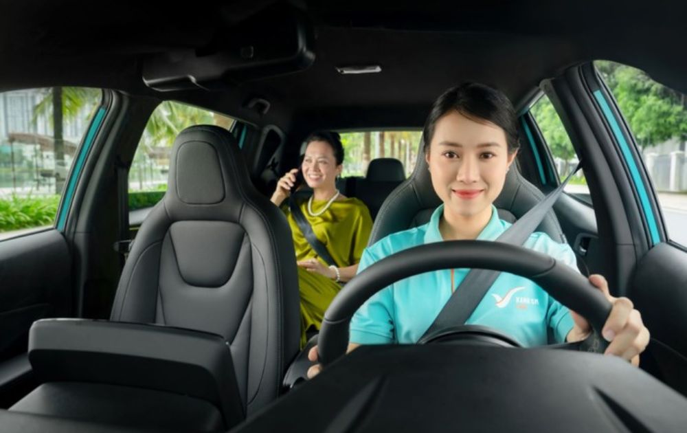 Trải nghiệm lái xe taxi điện hiện đại, êm ái, không tiếng ồn (Ảnh: Xanh SM)