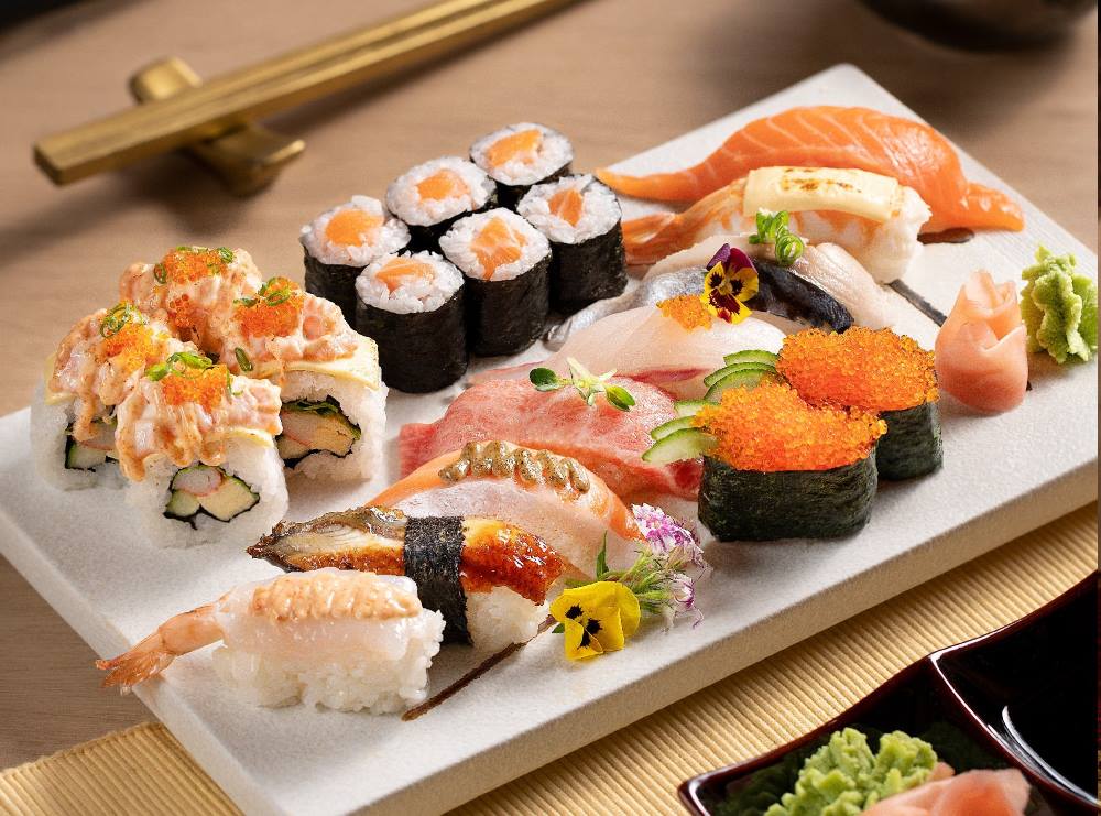 iSushi Hùng Vương Plaza là nhà hàng nổi tiếng với buffet sushi và sashimi cao cấp 
