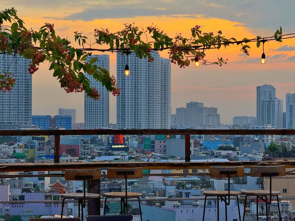 Thương Rooftop là địa điểm lý tưởng ngắm hoàng hôn cực lãng mạn