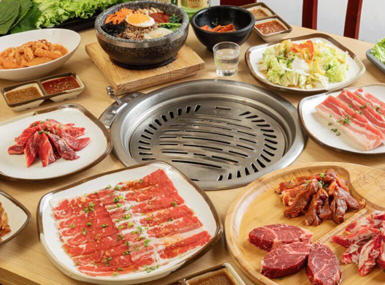 13+ quán buffet quận 4 ngon nên thử – Hải sản, nướng, chay đều có! (Ảnh: Scvivocity.com.vn)