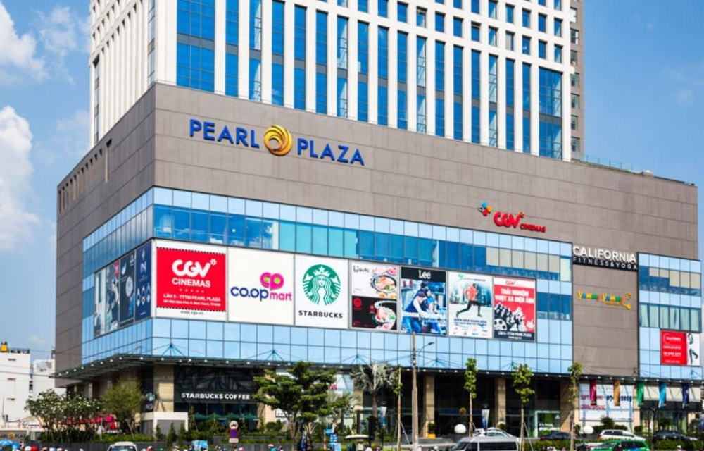 Cơ sở Co.opmart Văn Thánh Pearl Plaza có diện tích 3000m2 với nhiều mặt hàng nhu yếu phẩm 