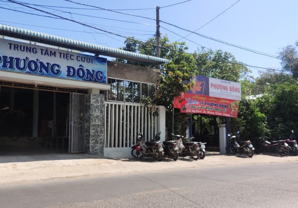 Khu vực bên ngoài quán dê Phương Đông (Ảnh: Sưu tầm internet)