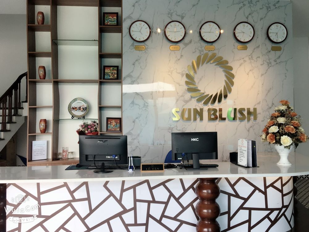 Sun Blush Villa & Resort Lương Sơn cách trung tâm thành phố Hòa Bình khoảng 33km
