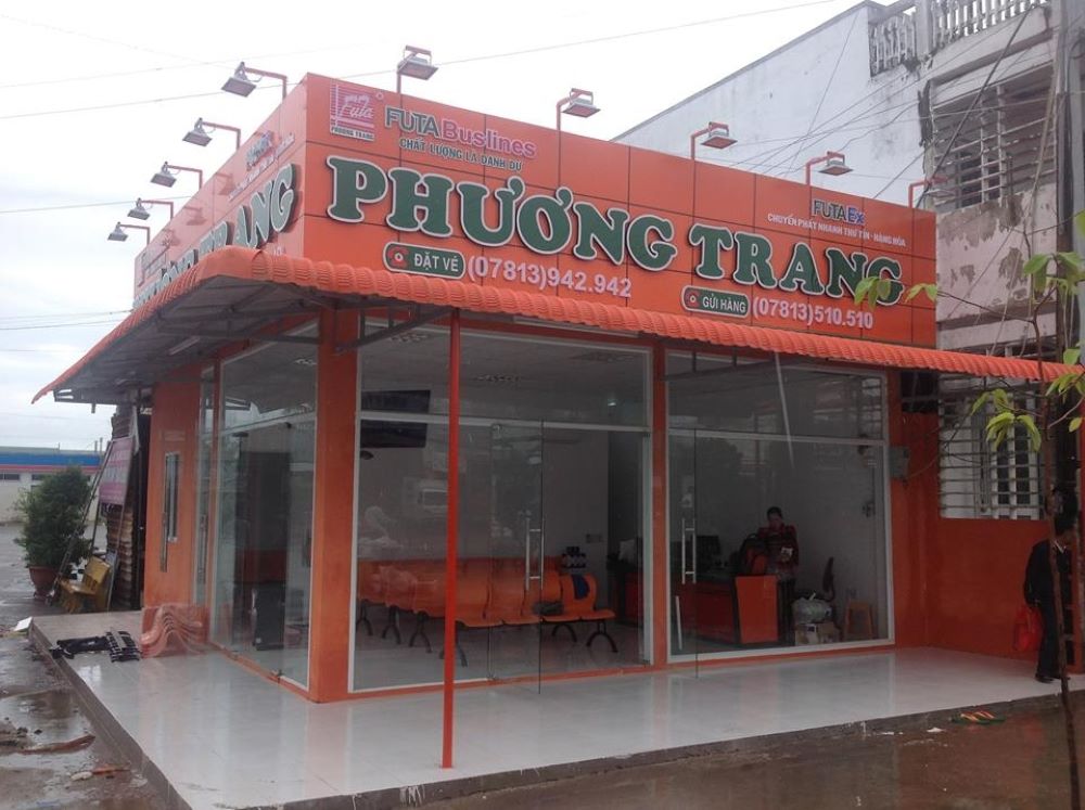 Nhà xe Phương Trang có quầy bán vé trực tiếp tại bến xe Rạch Sỏi (Ảnh: Thông tin địa điểm)