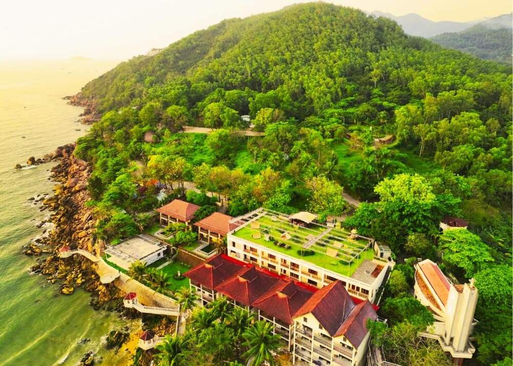 Tại Dankbaar Resort Quy Nhơn, mỗi khoảnh khắc là một trải nghiệm tuyệt vời với bầu không khí yên bình, không gian xanh mát và dịch vụ tận tâm (Ảnh sưu tầm internet)