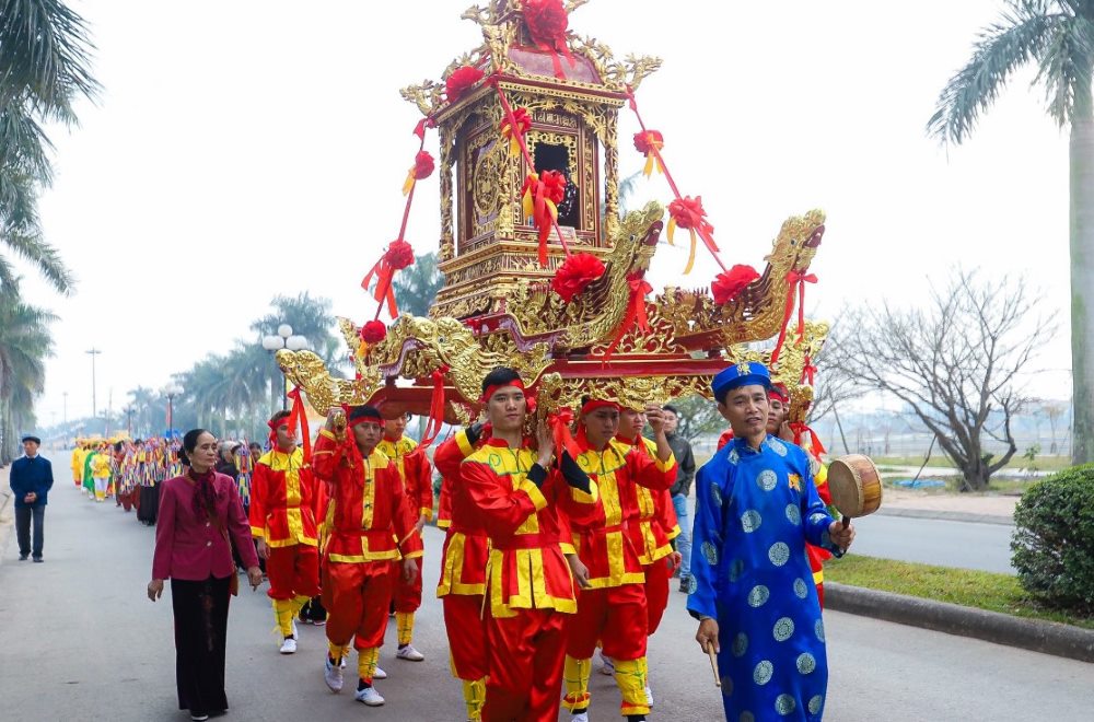 Lễ hội tại Đền Trần mang nhiều ý nghĩa văn hóa và tâm linh, du khách nên lưu ý khi tham gia