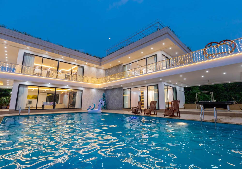 Không gian thoáng đãng, bể bơi nước trong vắt tại Lakeview Villa 