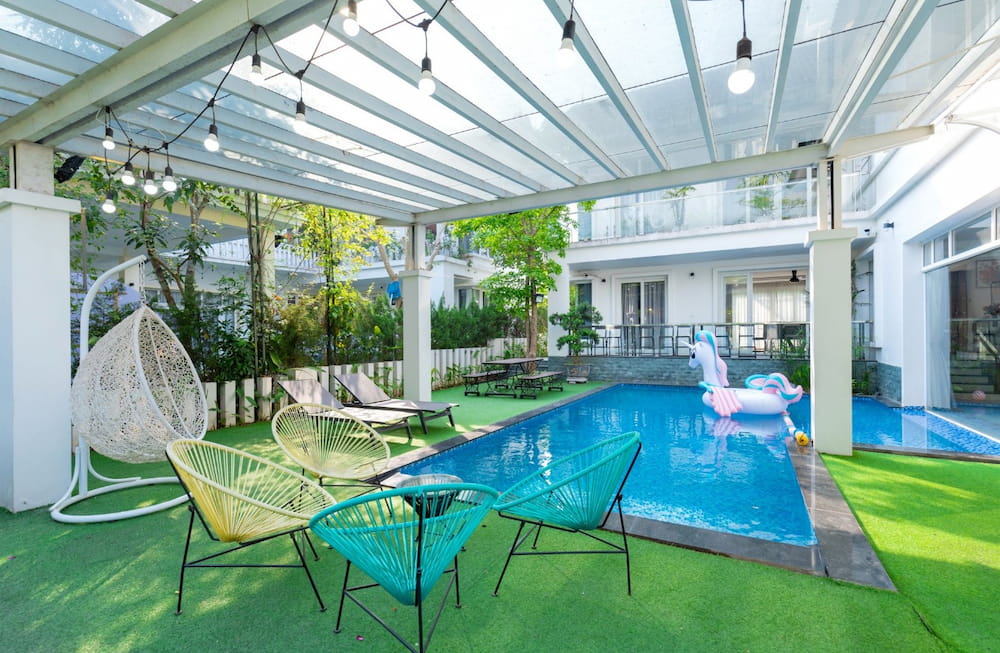 Deluxe Pool Villa kết hợp các tông màu nhẹ nhàng, tạo không gian sang trọng và thư giãn 