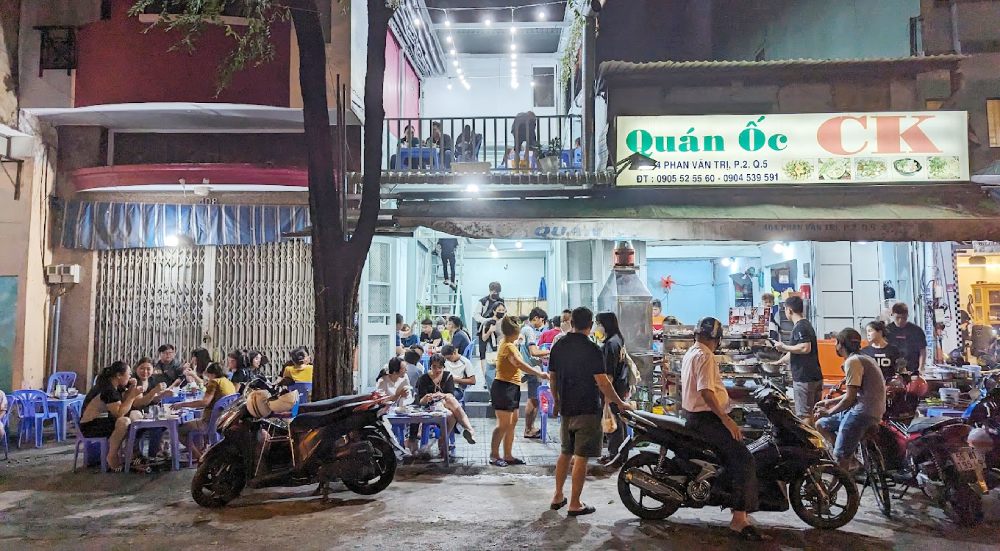 Không gian quán Ốc CK tại Quận 5 