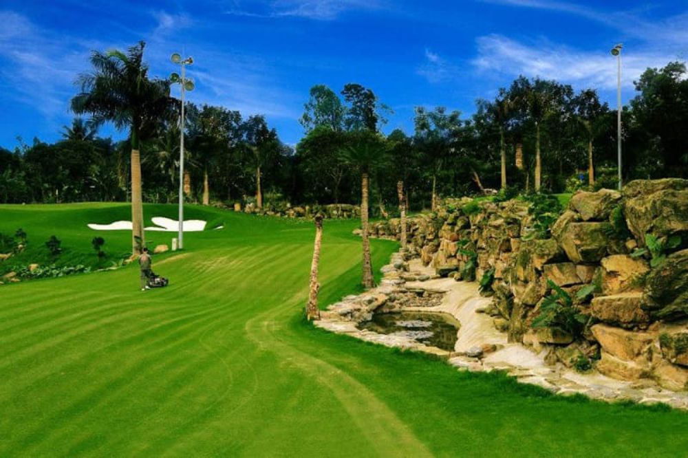 Sân golf là một trong những tiện ích được yêu thích nhất tại resort 