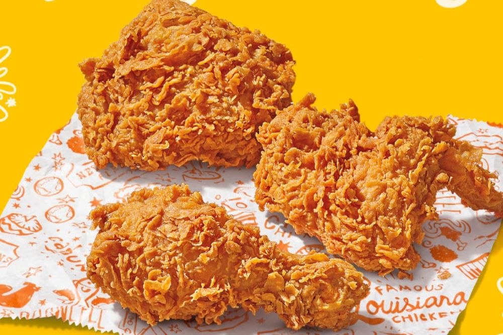 Gà rán Bình Thạnh Popeyes giòn bên ngoài, mềm mọng bên trong (Ảnh: Sưu tầm Internet)