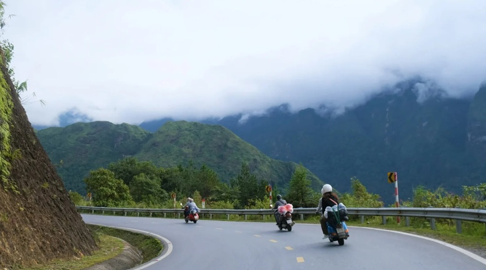 Nên chọn xe máy nếu bạn là người đam mê xê dịch và có kinh nghiệm đi đường dài (Ảnh: Sưu tầm Internet)