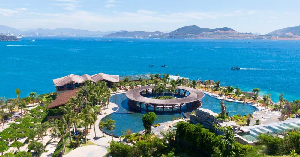 Hòn Tằm Nha Trang là thiên đường nghỉ dưỡng tuyệt vời, với làn nước trong xanh, bãi cát trắng mịn và cảnh sắc thiên nhiên hoang sơ, mê hoặc mọi du khách (Ảnh: Sưu tầm internet)