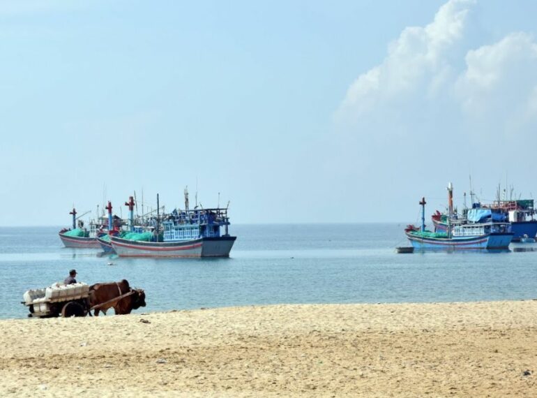 Bãi biển Long Thủy