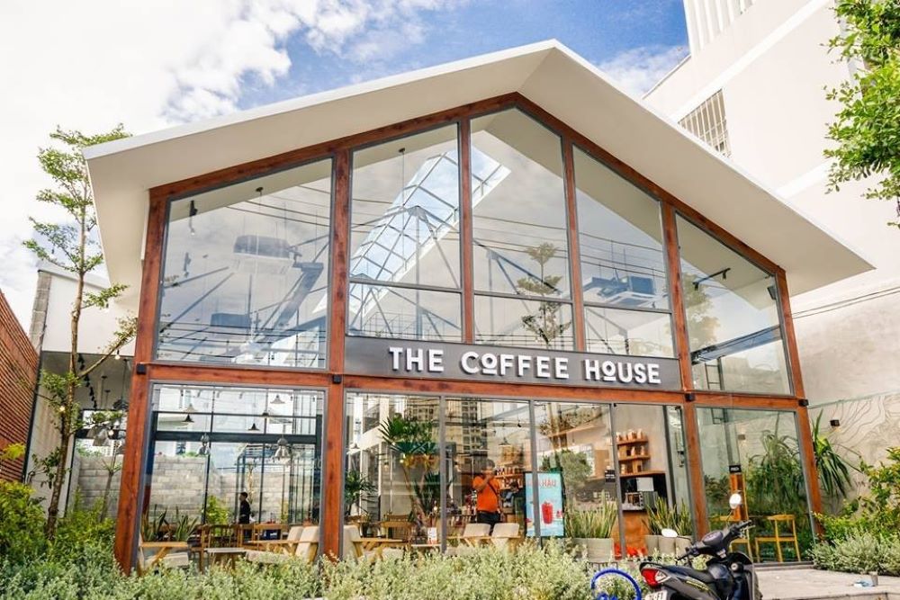 The Coffee House nổi bật với không gian rộng rãi 