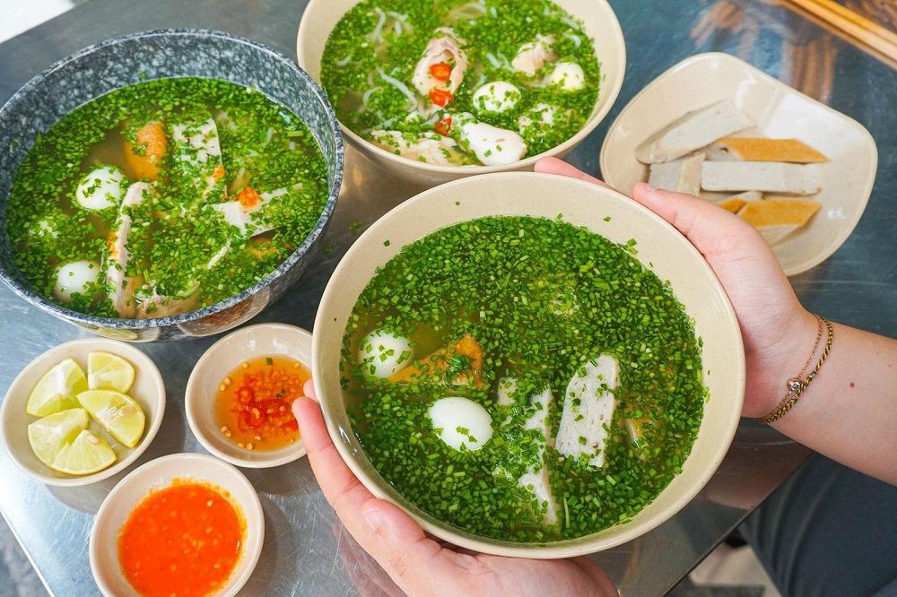 Bánh canh hẹ là món ăn đặc sản nhất định phải thử khi đến Phú Yên