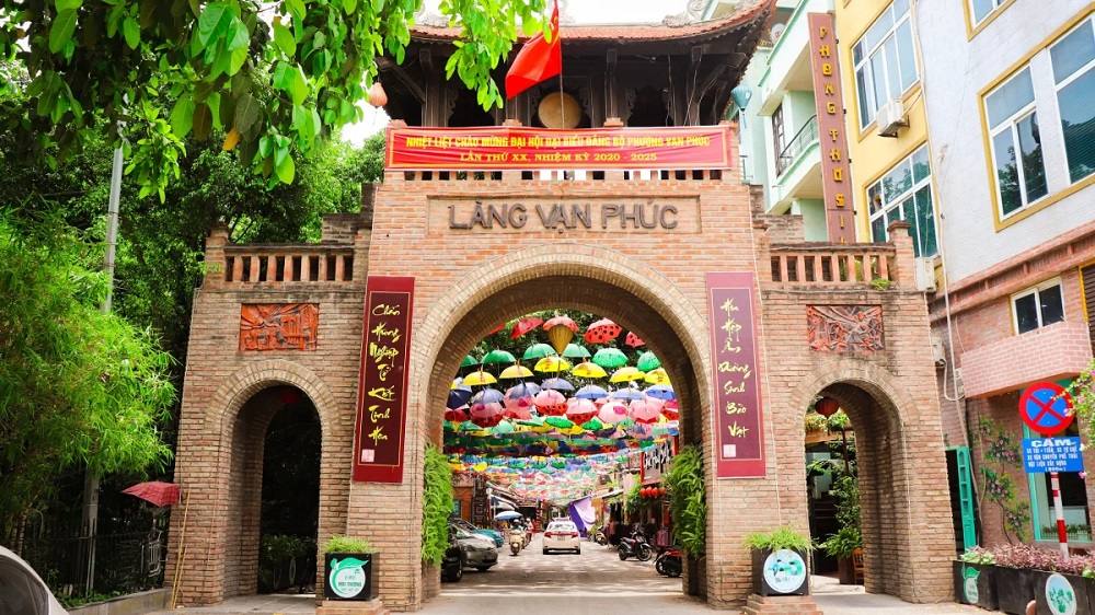 Cổng làng Vạn Phúc