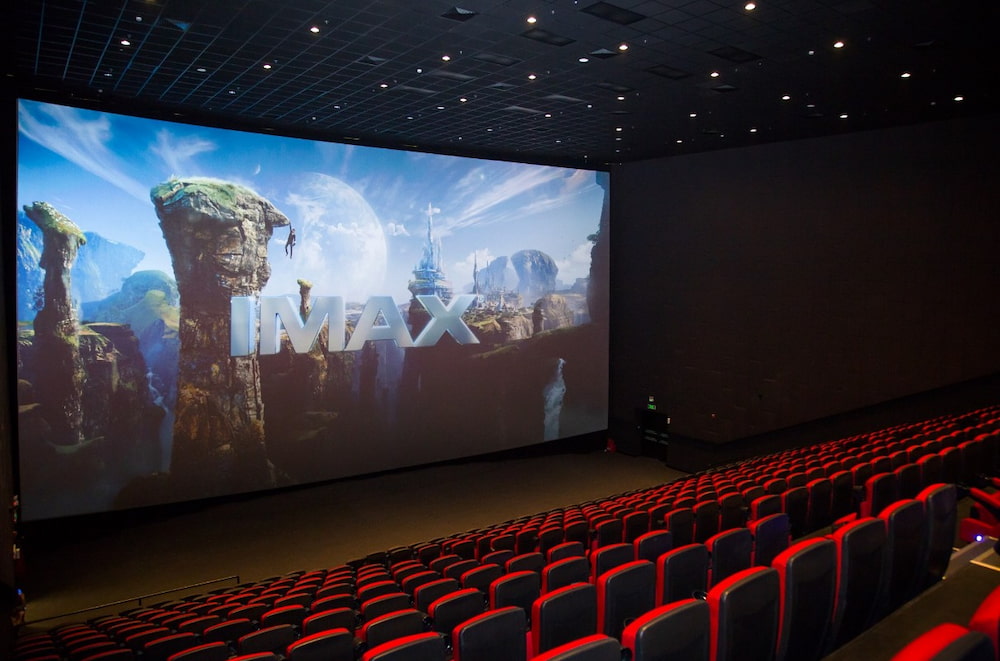 Màn hình IMAX hiển thị hình ảnh sắc nét, chân thực với kích thước lớn và công nghệ tiên tiến 