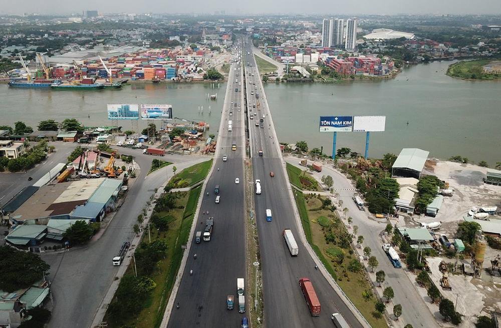 Hành khách cần chú ý an toàn khi tự di chuyển (Ảnh: radanhadat.vn)