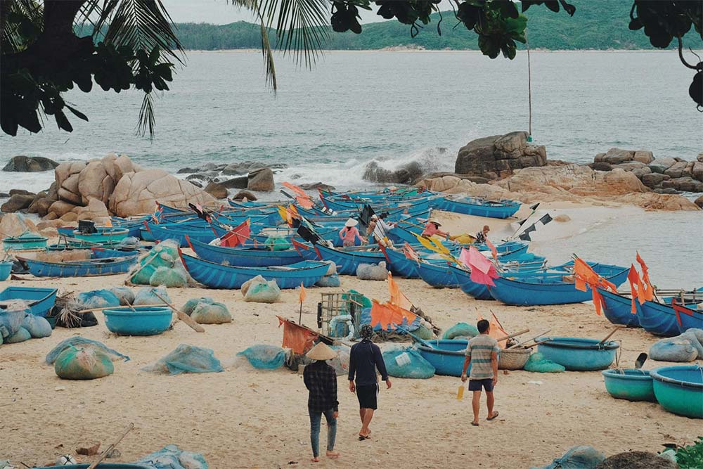 Lắng nghe những câu chuyện từ người dân địa phương sẽ là trải nghiệm thú vị (Ảnh: Crystal Bay) 