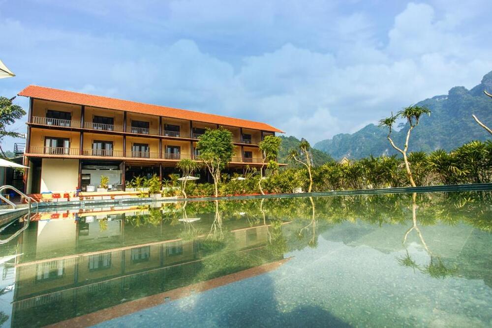 Hồ đá cổ Thiên Long Resort giữa thiên nhiên hùng vĩ của núi rừng Tây Bắc