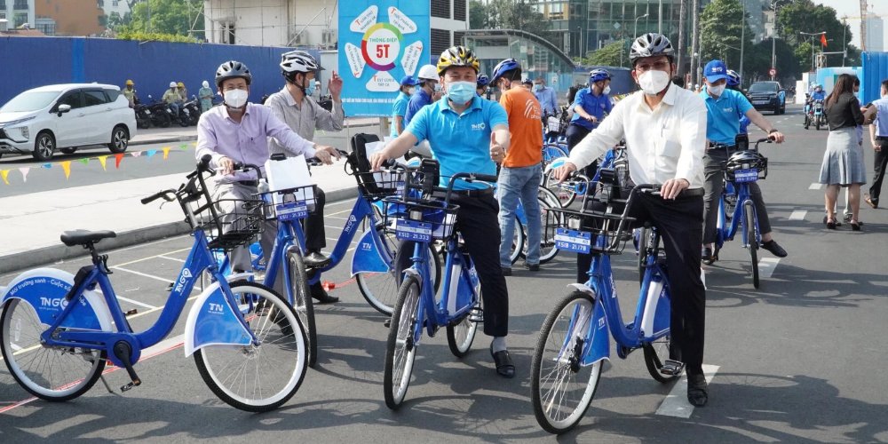 Một chuyến đi ngắn cũng đủ để cơ thể vận động, giúp giảm căng thẳng sau ngày dài làm việc (Ảnh: Nld.com.vn)