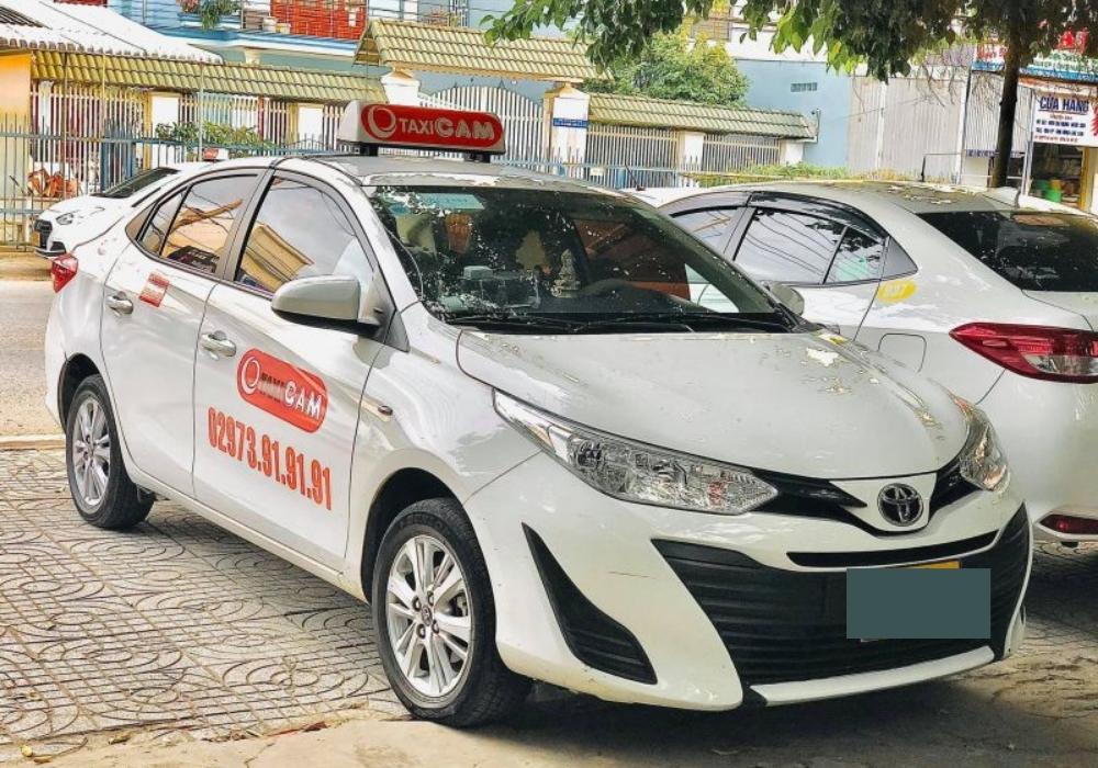 Liên hệ số Hotline để đặt Taxi Cam nhanh chóng (Ảnh: Sưu tầm Internet)