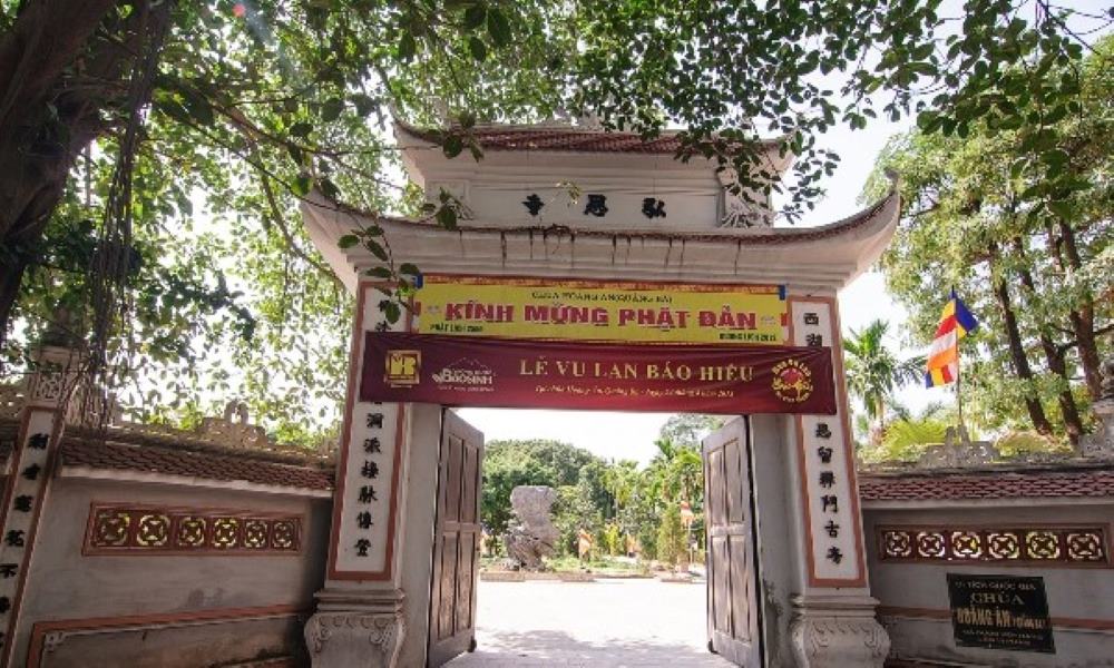 Cổng chùa Hoằng Ân