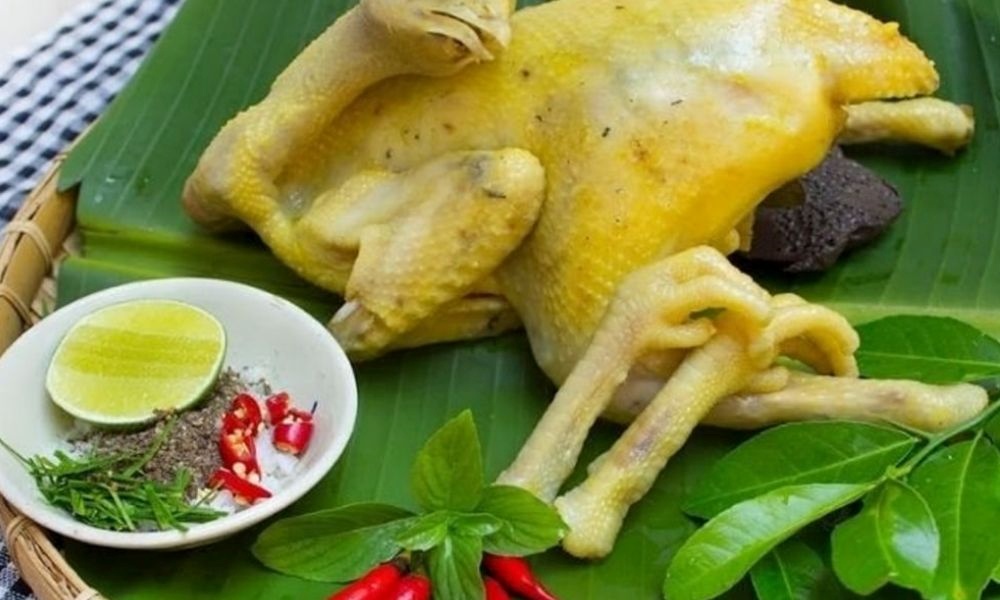 Món gà mía hấp chấm bột canh là món ăn khoái khẩu của nhiều người (Ảnh: Nguoihanoi.vn) 