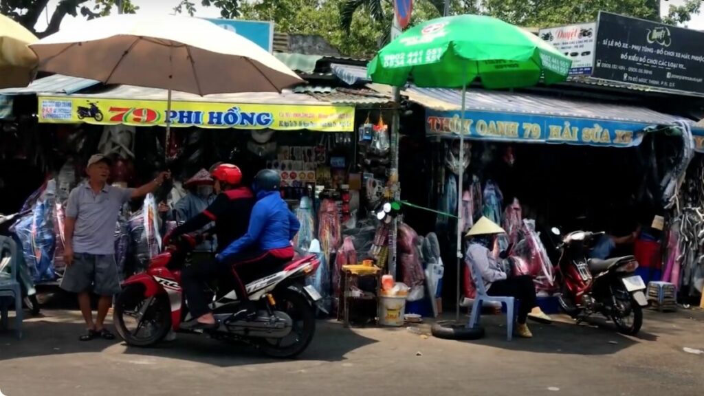 Dù là dân bản địa hay du khách thập phương cũng nên lưu ý những kinh nghiệm khi mua hàng tại chợ Tân Thành (Ảnh: Chợ Tốt TV)