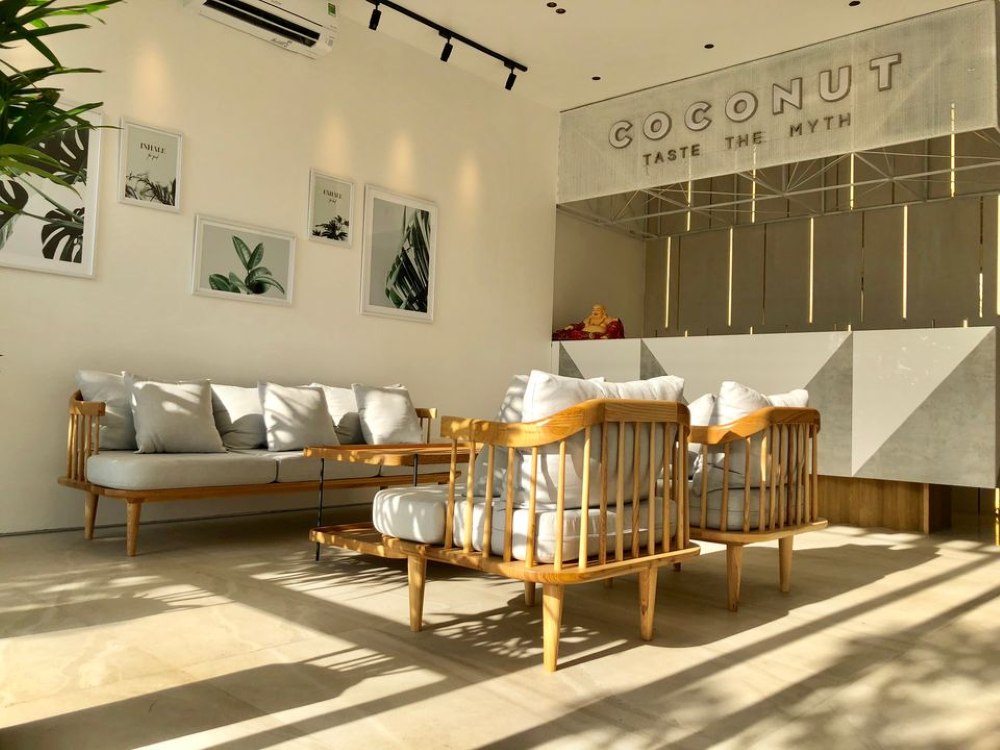 Không gian sảnh chờ được thiết kế giản dị mà đẹp mắt tại khách sạn Coconut Hotel Phú Yên 