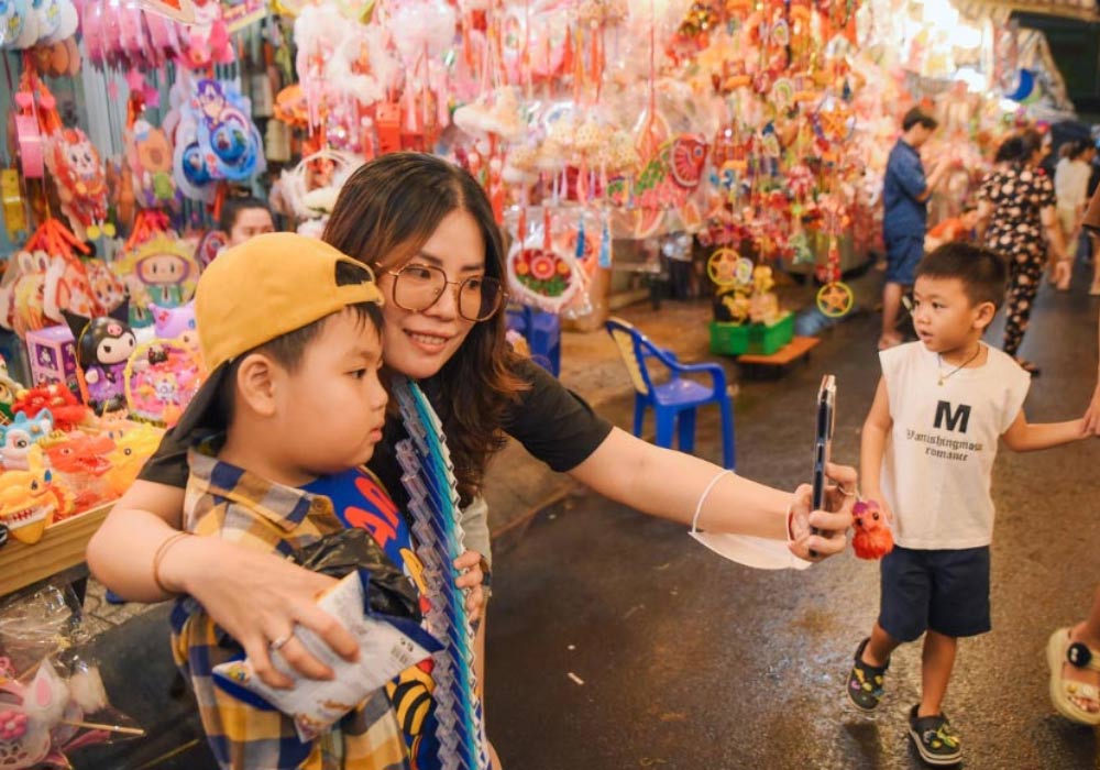 Dạo chơi trên phố lồng đèn - tha hồ chụp hình đẹp lung linh 