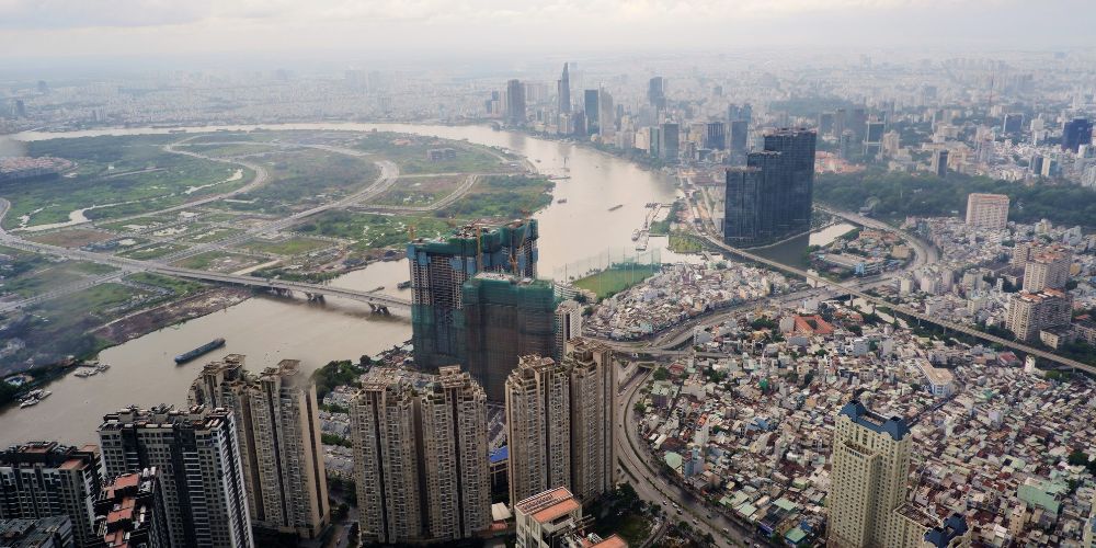 Một chuyến tham quan Landmark 81 SkyView sẽ mang đến cho bạn góc nhìn mới mẻ về Sài Gòn (Ảnh: Vietnambiz.vn)