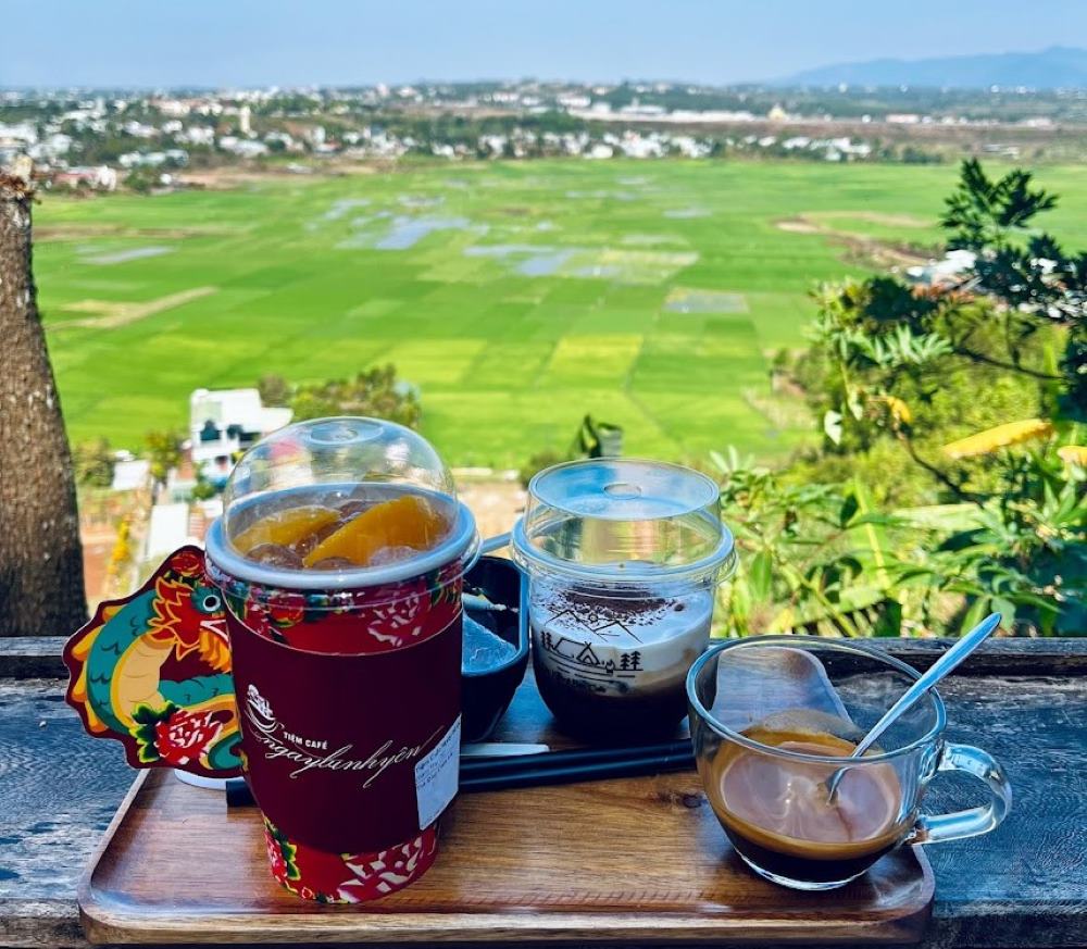 Nhâm nhi ly cafe cùng view “triệu đô” tại Tiệm Cà Phê Ngày Bình Yên