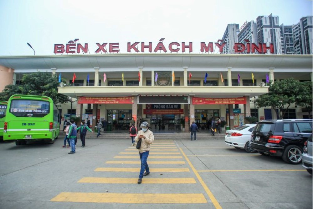 Bến xe khách Mỹ Đình có rất nhiều xe khách di chuyển đến Nam Đình