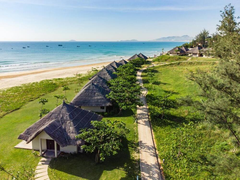 Được bao quanh bởi cảnh quan hùng vĩ và không gian yên bình, Crown Retreat Resort Quy Nhơn là điểm đến lý tưởng cho những ai tìm kiếm sự bình yên và đẳng cấp (Ảnh sưu tầm internet)