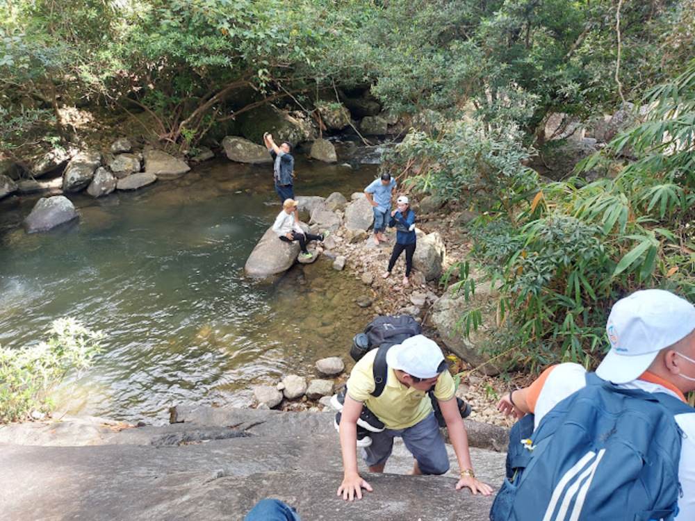 Để có chuyến đi trọn vẹn, hãy chuẩn bị kỹ lưỡng và đảm bảo an toàn khi tham quan thác (Ảnh: Sưu tầm Internet)