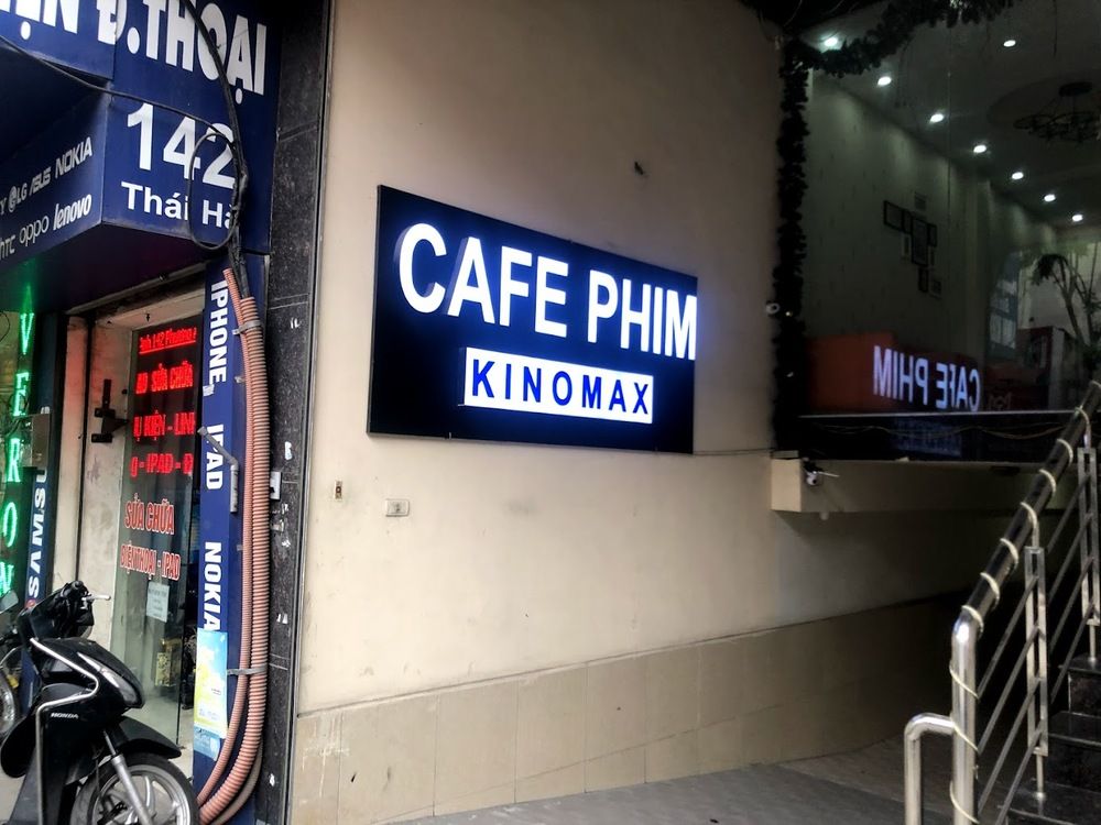 Bên ngoài của cafe phim Kinomax