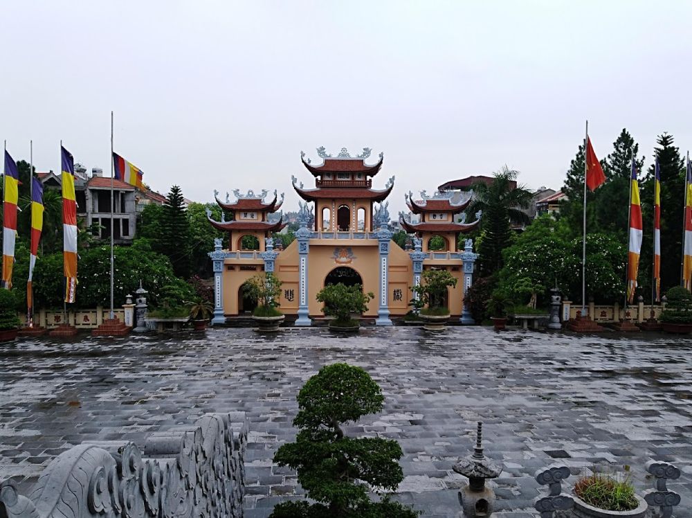 Cổng Tam Quan tại chùa Hà Tiên 