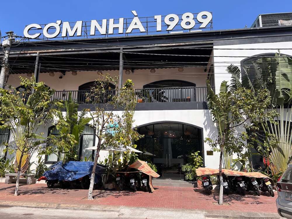 Quán Cơm Nhà 1989 mang đến bữa cơm gia đình ấm áp, gần gũi, như bạn đang thưởng thức món ăn tại chính ngôi nhà thân yêu (Ảnh: Sưu tầm internet)