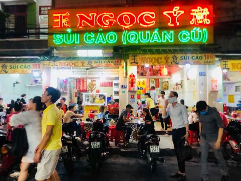 Không gian quán rộng rãi, thoáng mát 