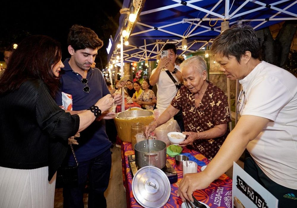 Chợ đêm VUI-Fest với hàng loạt các ẩm thực hấp dẫn, phong phú từ 3 miền đến quốc tế (Ảnh: Sưu tầm internet)