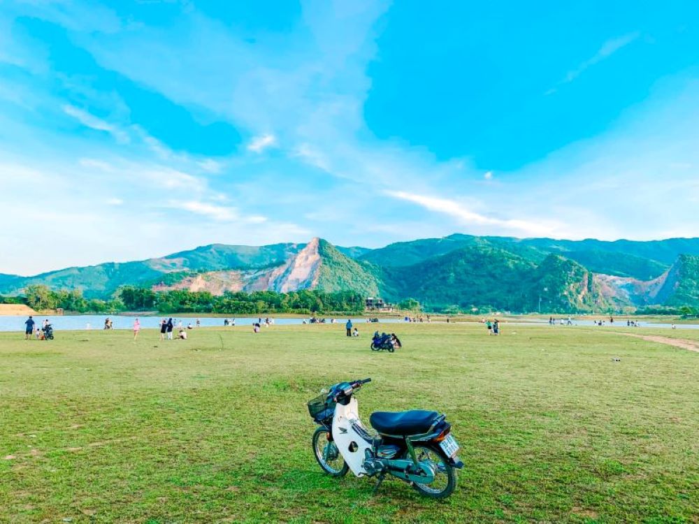 Hồ Đồng Chanh Lương Sơn là địa điểm thưởng ngoạn, vui chơi lý tưởng (Ảnh: Sưu tầm Internet)