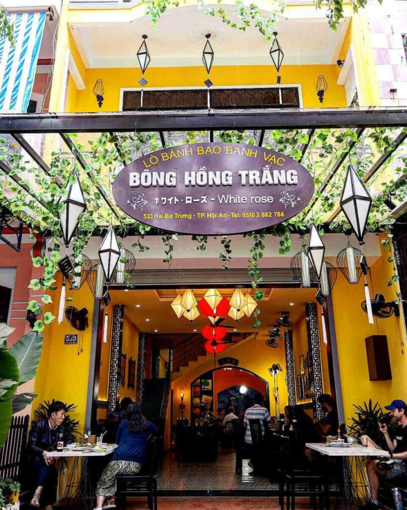 Đến Hội An, nhất định phải ghé Bông Hồng Trắng để thử bánh vạc trứ danh (Ảnh: Sưu tầm internet)