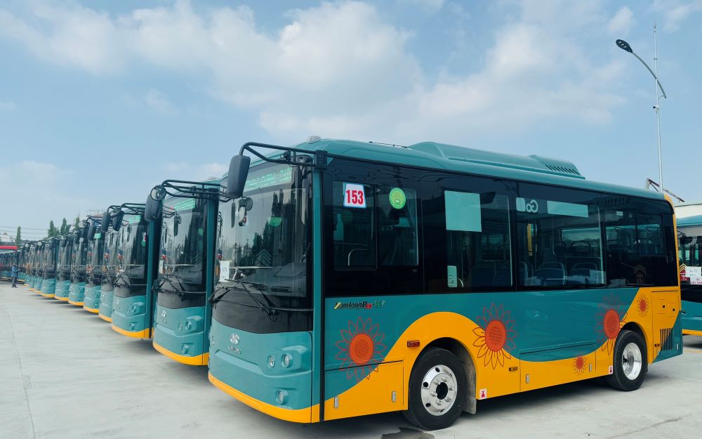 Đến chợ Thanh Đa bằng xe bus giúp tiết kiệm chi phí 