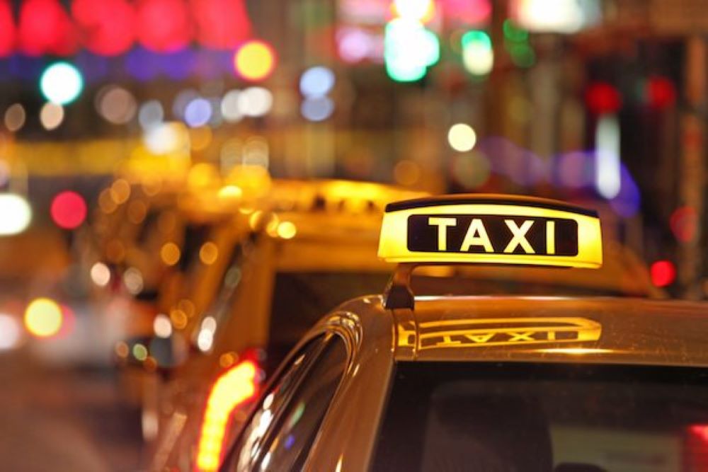 Giá cước taxi phụ thuộc vào hãng xe, loại xe và quãng đường di chuyển 
