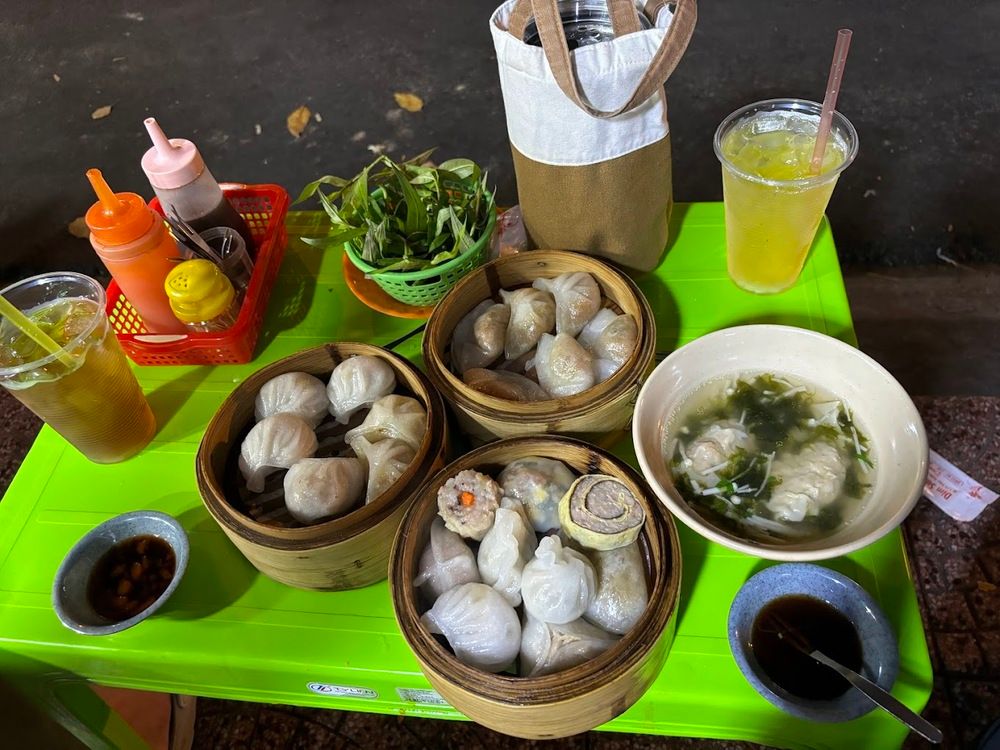 Dimsum đa dạng được phục vụ bởi quán