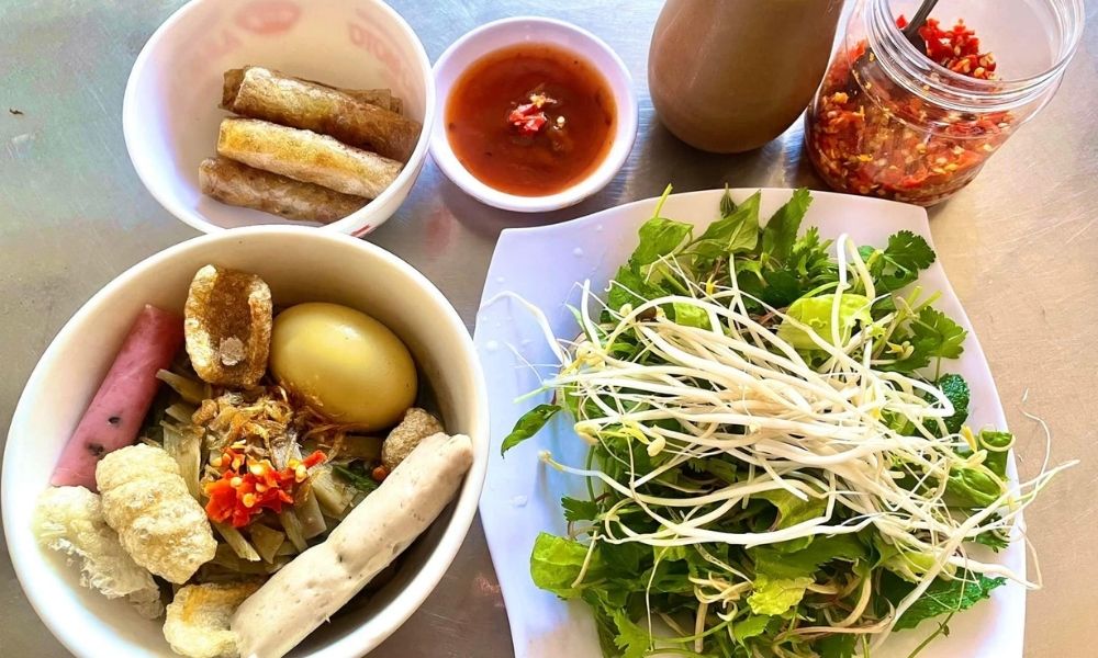 Quán bún thối ngon ở Pleiku được nhiều người nổi tiếng “review”